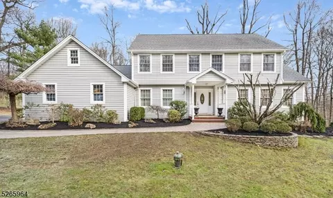 14 Farm Rd, Chester, NJ 07930