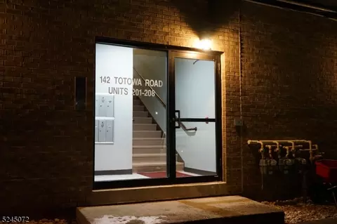 142 Totowa Rd #201, Totowa, NJ 07512