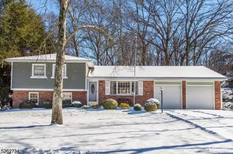 31 Macopin Ter, West Milford, NJ 07480