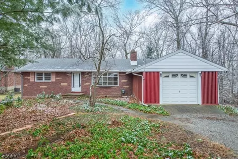 153 Hillside Dr, Bloomingdale, NJ 07403