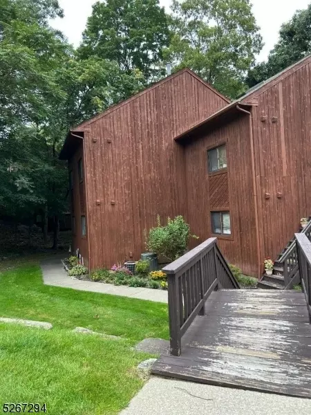 16 Augusta Dr UNIT 5, Vernon, NJ 07462