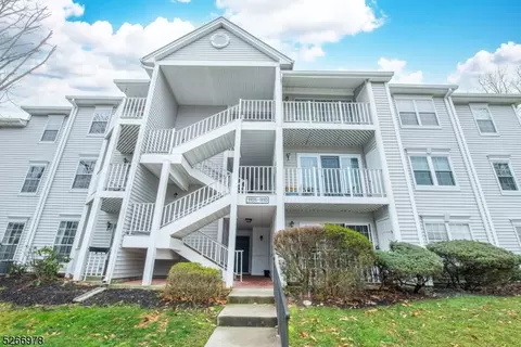 1106 Sage Ct, Mahwah, NJ 07430