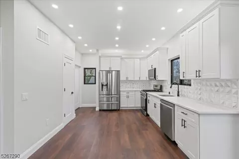 426 Locust Ave, Paramus, NJ 07652 photo 6