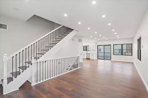 426 Locust Ave, Paramus, NJ 07652 photo 22
