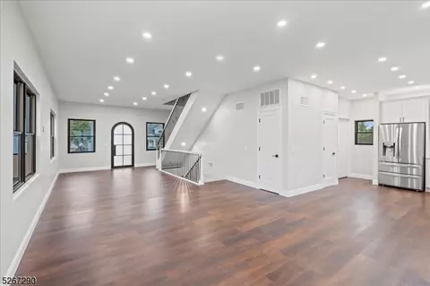 426 Locust Ave, Paramus, NJ 07652 photo 3