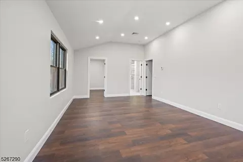 426 Locust Ave, Paramus, NJ 07652 photo 9