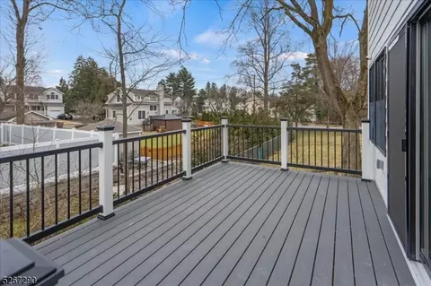 426 Locust Ave, Paramus, NJ 07652 photo 24