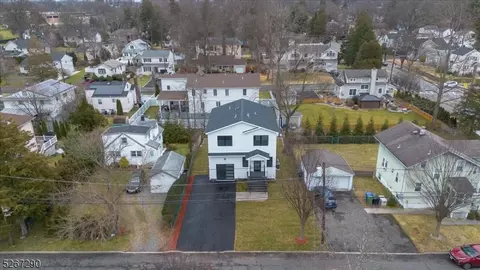 426 Locust Ave, Paramus, NJ 07652 photo 29