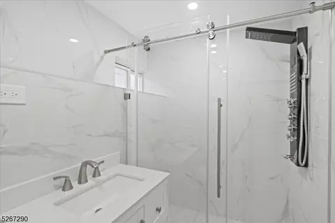 426 Locust Ave, Paramus, NJ 07652 photo 19