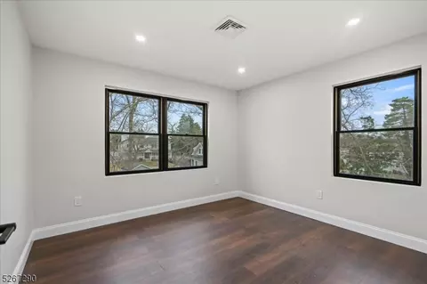 426 Locust Ave, Paramus, NJ 07652 photo 13