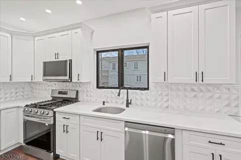 426 Locust Ave, Paramus, NJ 07652 photo 7