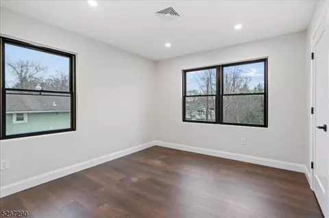 426 Locust Ave, Paramus, NJ 07652 photo 14