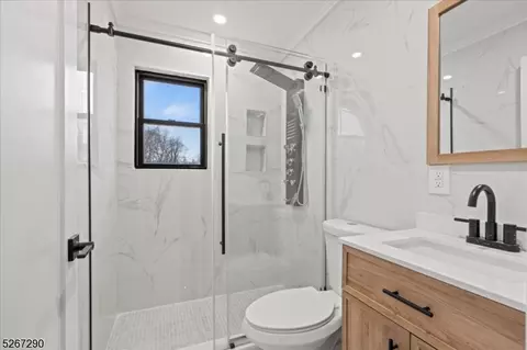 426 Locust Ave, Paramus, NJ 07652 photo 15