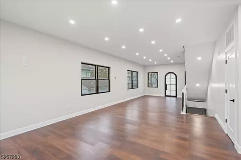 426 Locust Ave, Paramus, NJ 07652 photo 5