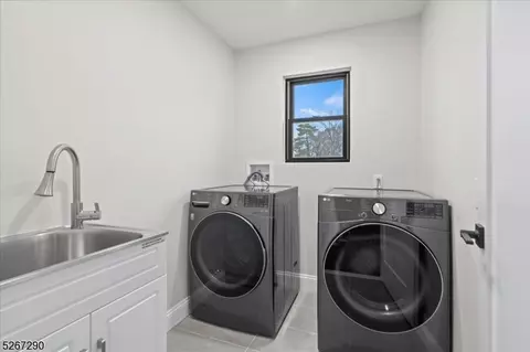 426 Locust Ave, Paramus, NJ 07652 photo 20