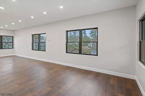 426 Locust Ave, Paramus, NJ 07652 photo 23