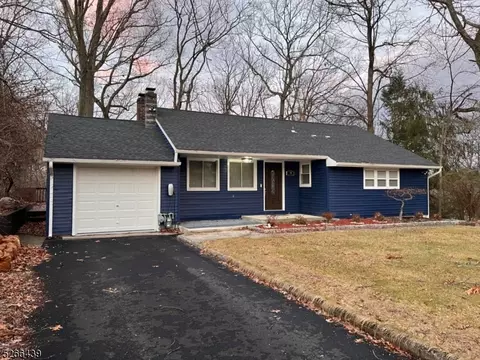 35 Lakeside Ave, Butler, NJ 07405
