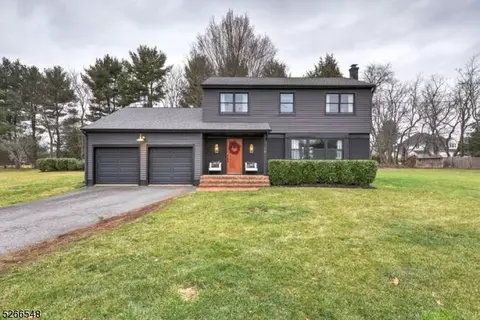 38 Van Cleef Rd, East Franklin, NJ 08873
