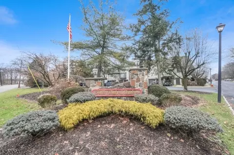 10 Falls Bridge Dr #10, Totowa, NJ 07512