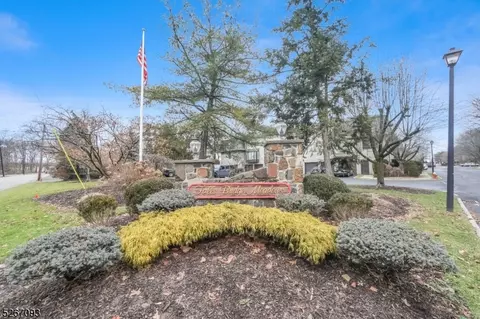 10 Falls Bridge Dr #10, Totowa, NJ 07512