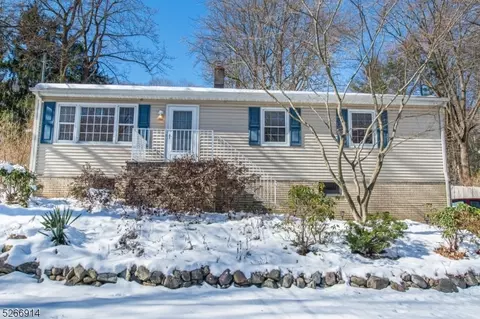 189 Kakeout Rd, Kinnelon, NJ 07405