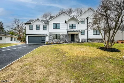 9 Arrow Dr, Livingston, NJ 07039