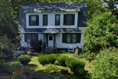 52 Gingerbread Castle Rd, Hamburg, NJ 07419