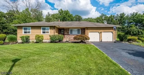 34 Pine Ridge Dr, East Brunswick, NJ 08816