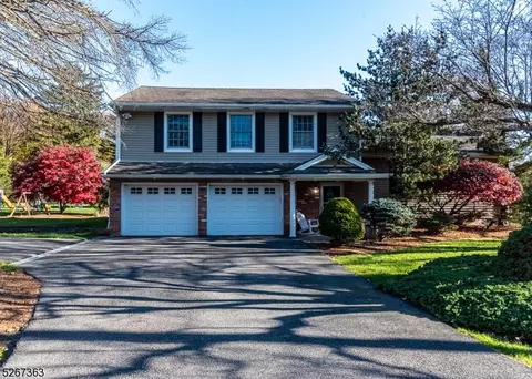 1 Foothill Dr, Kinnelon, NJ 07405