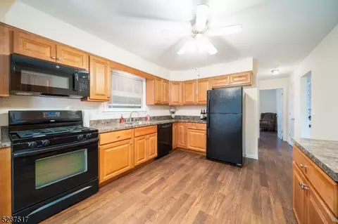 88 Riverview Rd, Pompton Lakes, NJ 07442