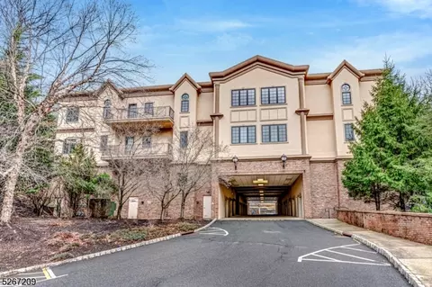 809 Somerset St, Watchung, NJ 07069