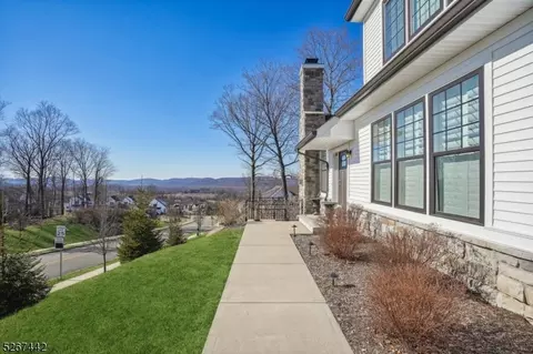 1 White Aster Ct, Hackettstown, NJ 07840
