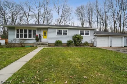 73 Camp Ln, Fairfield, NJ 07004