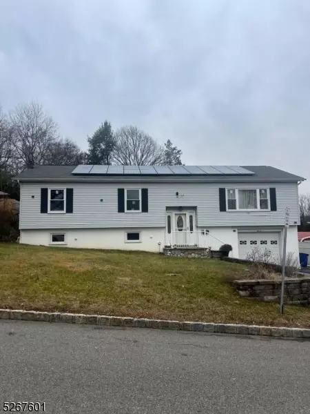 7 Elizabeth St, Wharton, NJ 07885