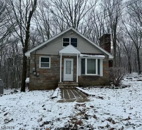 10 Woodside Dr, Vernon Twp, NJ 07422