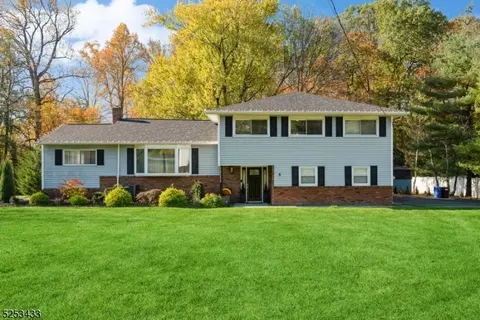 5 Manitou Way, Scotch Plains, NJ 07076