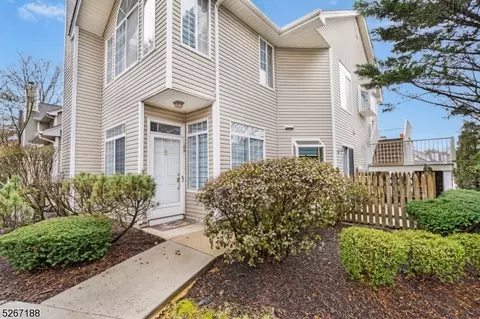 89 Birchwood Rd, Bedminster, NJ 07921
