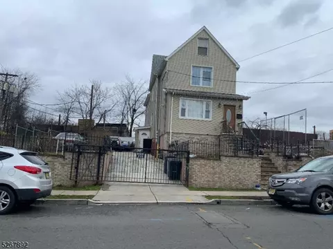 215 Reid St, Elizabeth, NJ 07201