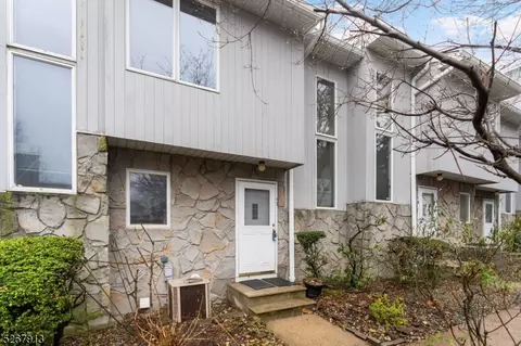6 Essex St #17D, Belleville, NJ 07109