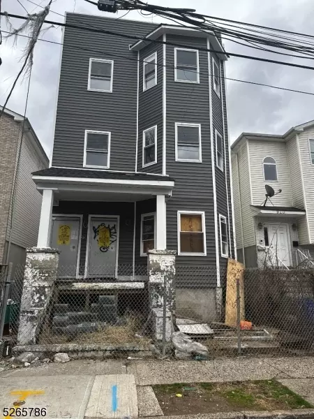 918 S 18th St, Newark, NJ 07108