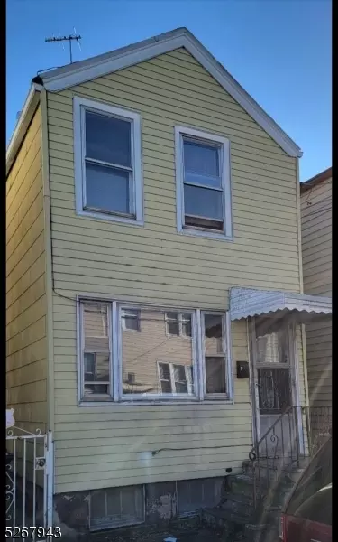 33 12 Garrison St, Newark, NJ 07105