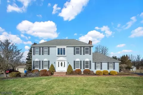 22 Harvest Hill Dr, Stockton, NJ 08559
