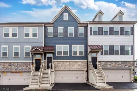 3 Periwinkle Ln #3, Warren, NJ 07059