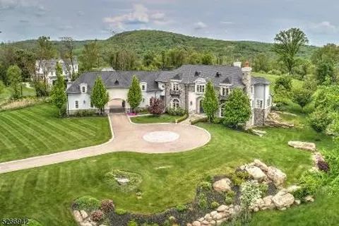 8 Halsey Farm Rd, Lebanon, NJ 08833
