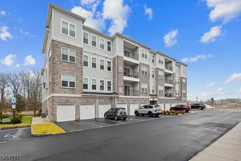 11 Veterans Way #131, Morris Plains, NJ 07950