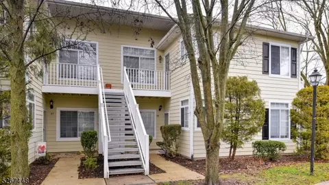 89 Wentworth Rd, Bedminster, NJ 07921