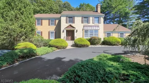 26 Robin Rd, Warren, NJ 07059