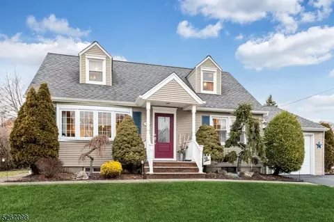 15 Sandra Dr, Totowa, NJ 07512
