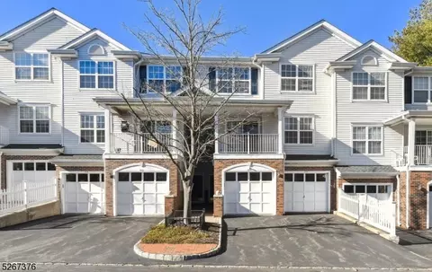 915 Hawley Ct, Denville, NJ 07834
