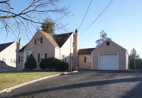 822 W Lake Ave, Rahway, NJ 07065